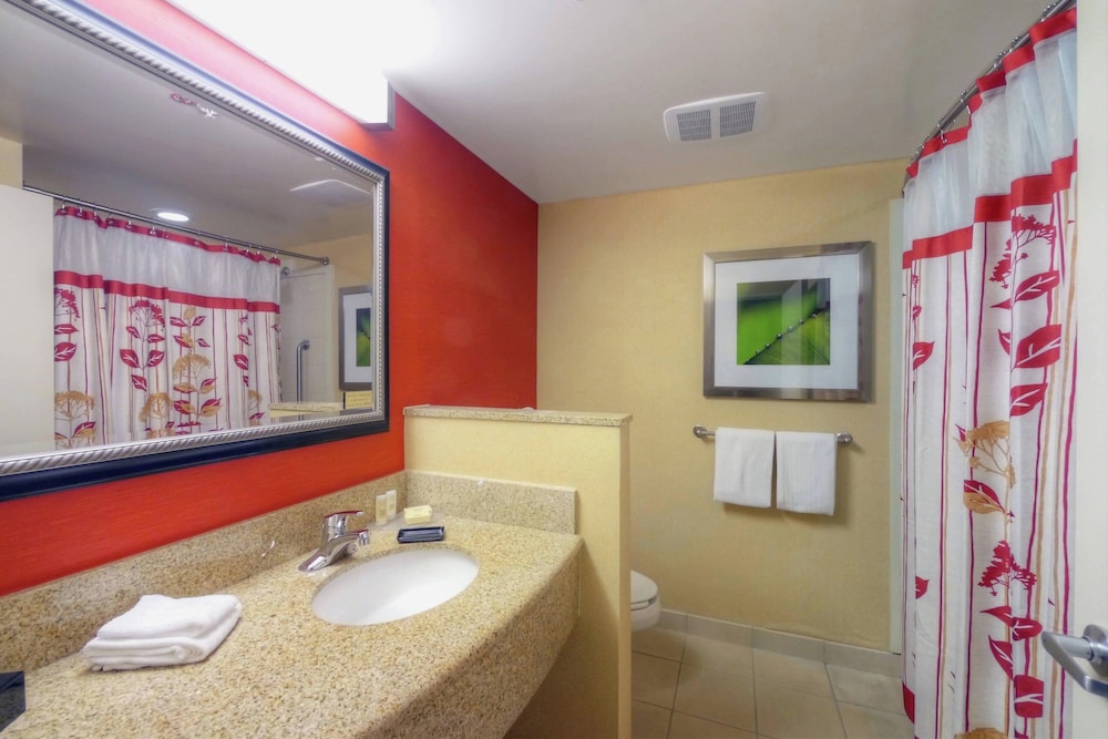 Courtyard by Marriott Medford Airport - photo 37