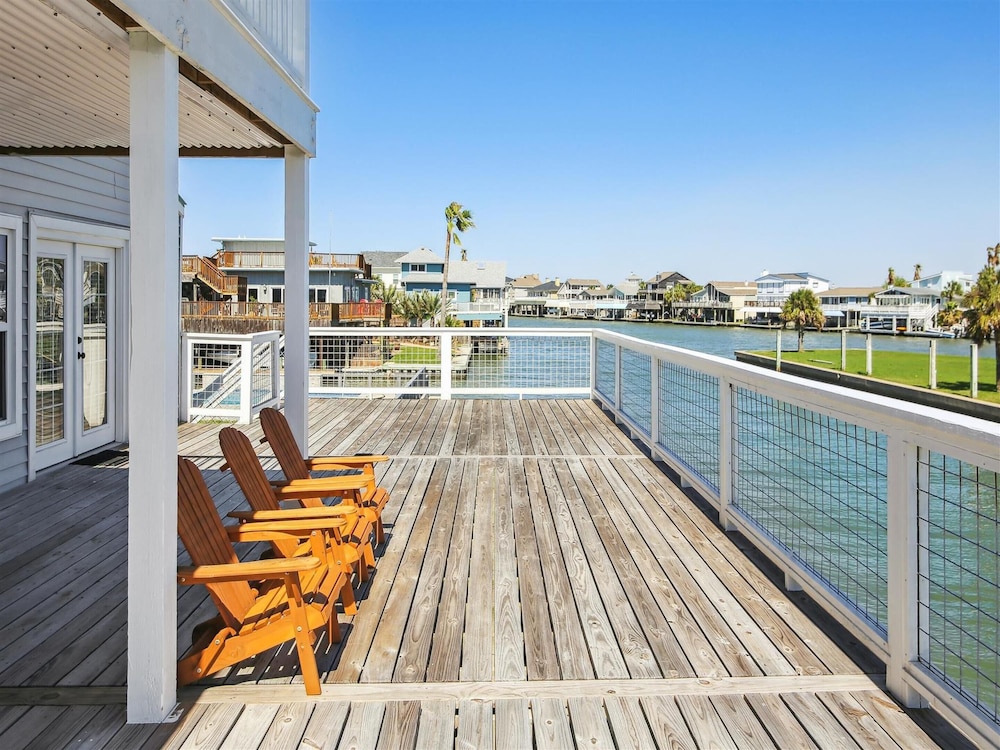 Tranquil Waters by Ryson Vacation Rentals — 4-Star Luxury Hotel in Galveston, United States