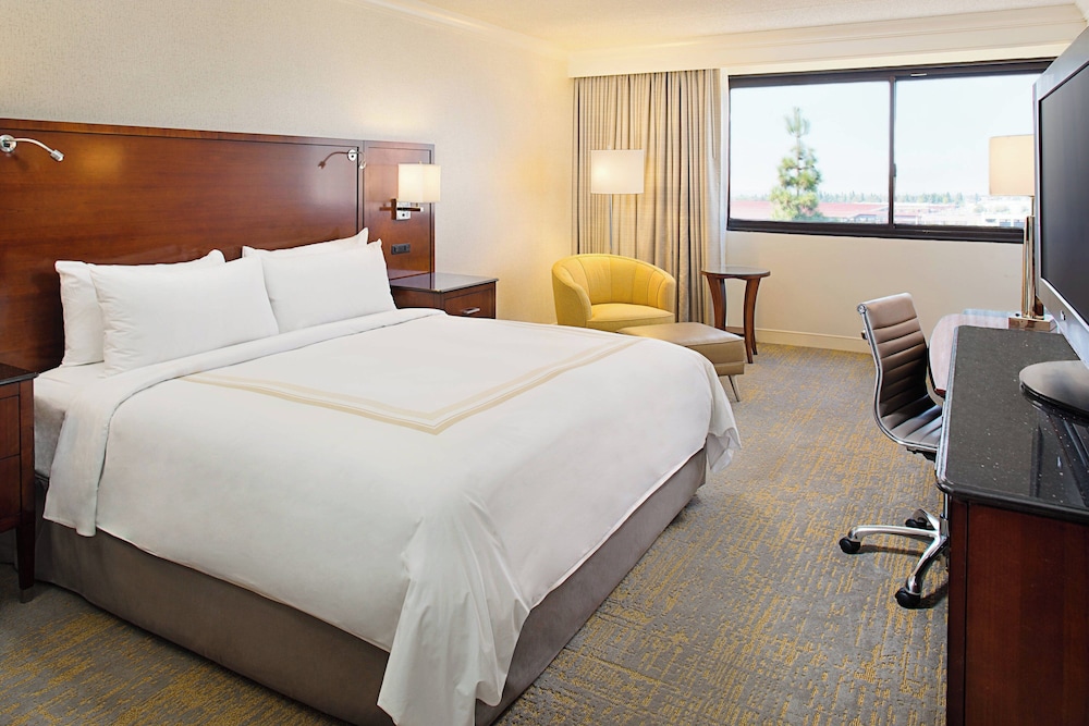 Los Angeles Marriott Burbank Airport - photo 12