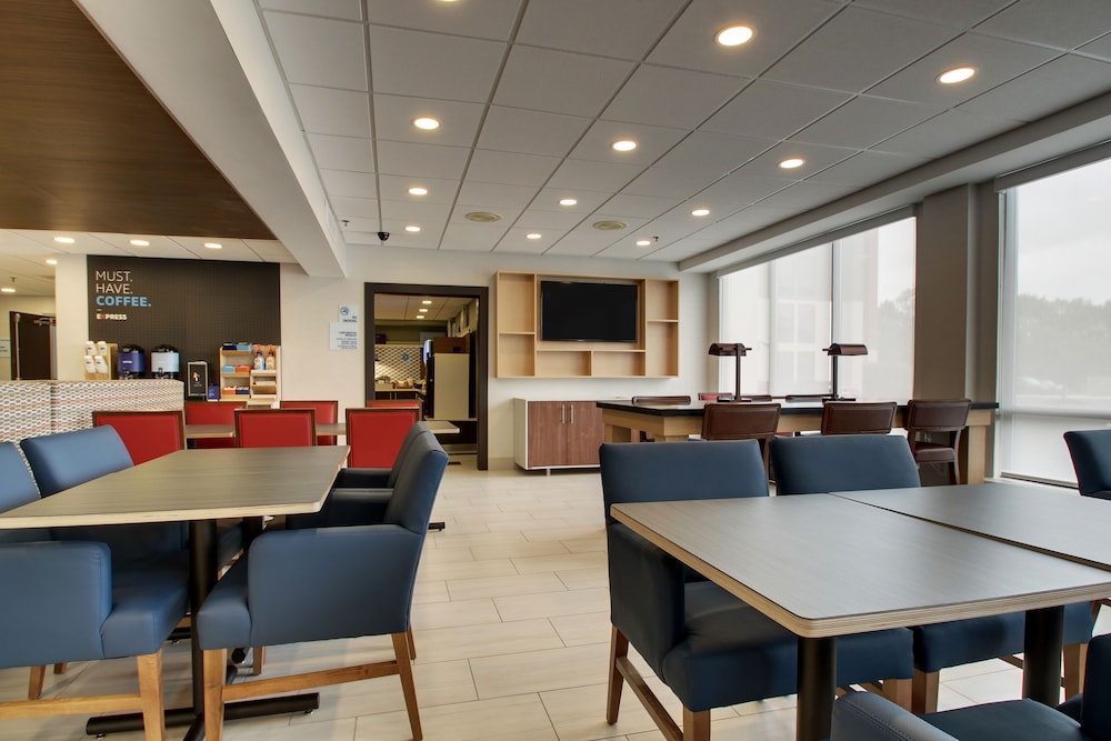 Holiday Inn Express Voorhees Mt. Laurel by IHG - photo 18
