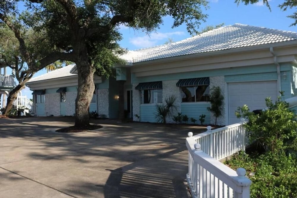Pelican Bay Resort - photo 9