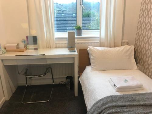 fAiRy DeLL 247 check in Boutique hotel with cozy lockable rooms tv tea tray with choccies free wifi and parking COA all are welcome in Bradford, United Kingdom