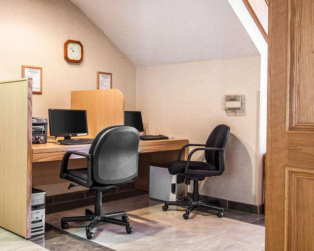 Comfort Suites Clackamas - photo 45