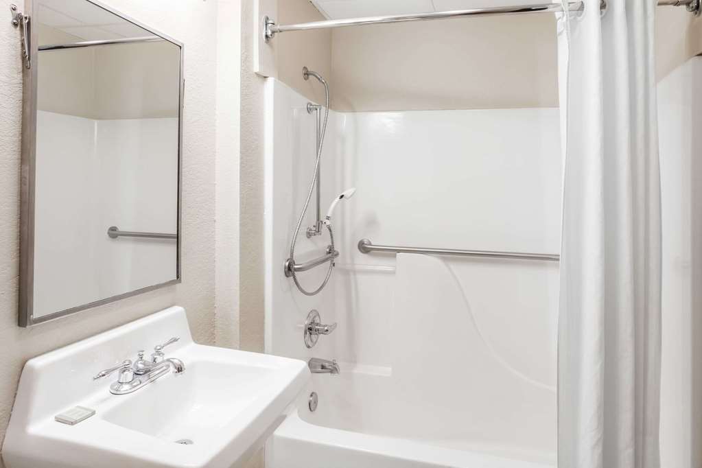 Super 8 by Wyndham Harrisburg - photo 5