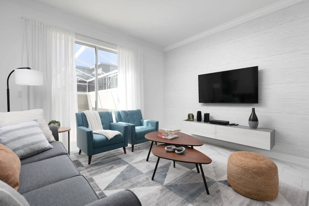 Chic Modern Home Mickey & Star Wars Magic — 4-Star Luxury Hotel in Davenport, United States