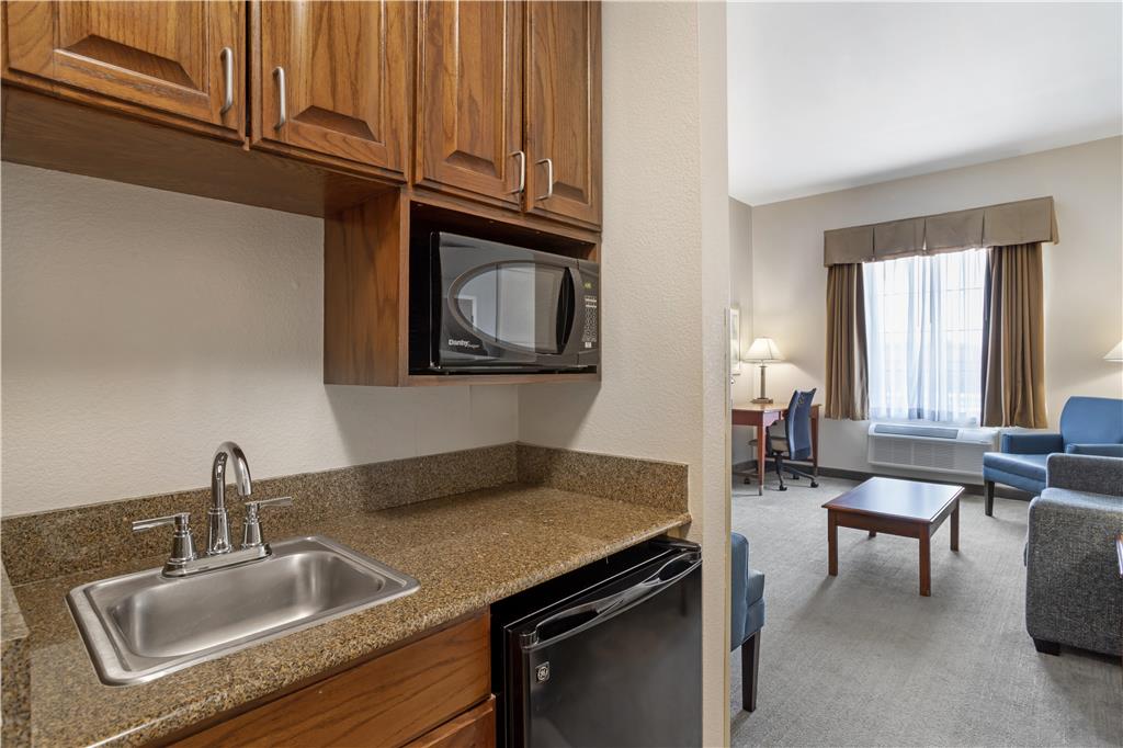 Best Western Plus Executive Hotel & Suites - photo 14