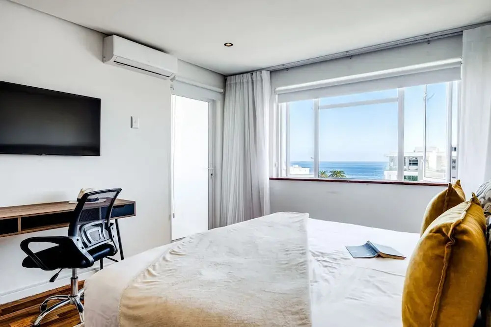 Unwind at Contemporary Alanda Apartment