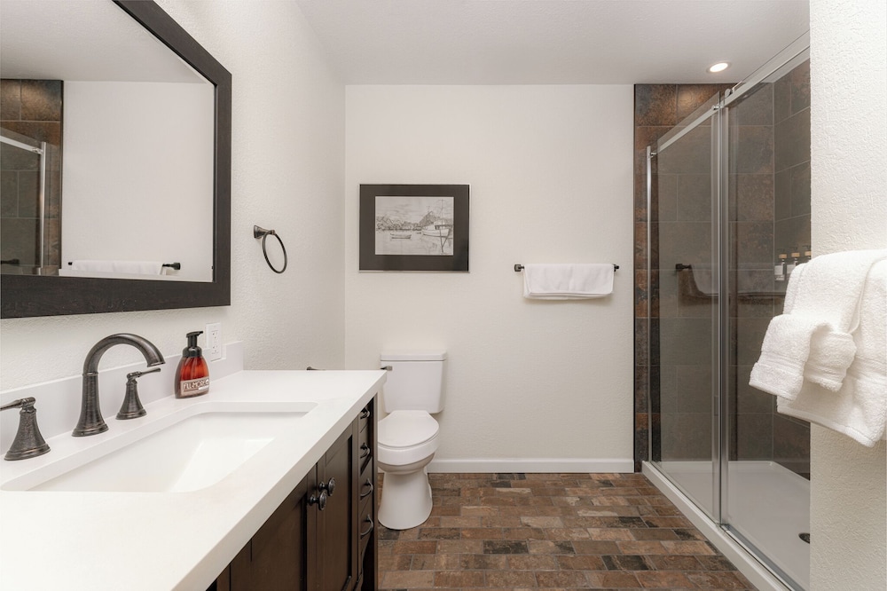 The NuWray Hotel & Carriage House - photo 53