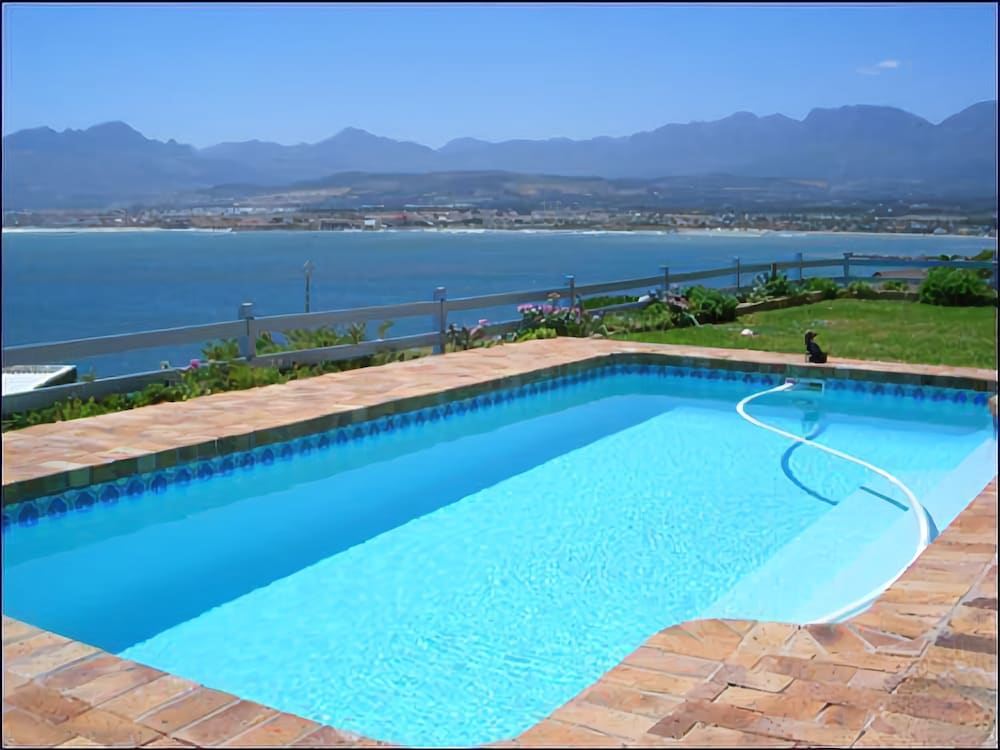 Whaleviews - carbon neutral hotel in Cape Town