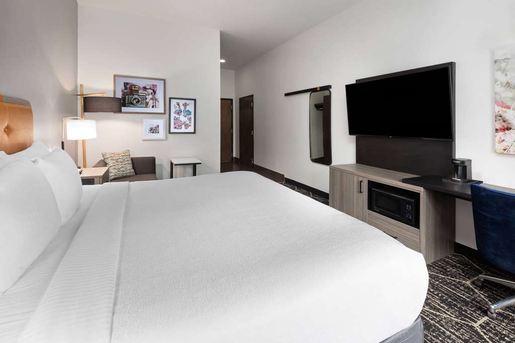 La Quinta Inn & Suites by Wyndham Meridian - photo 16