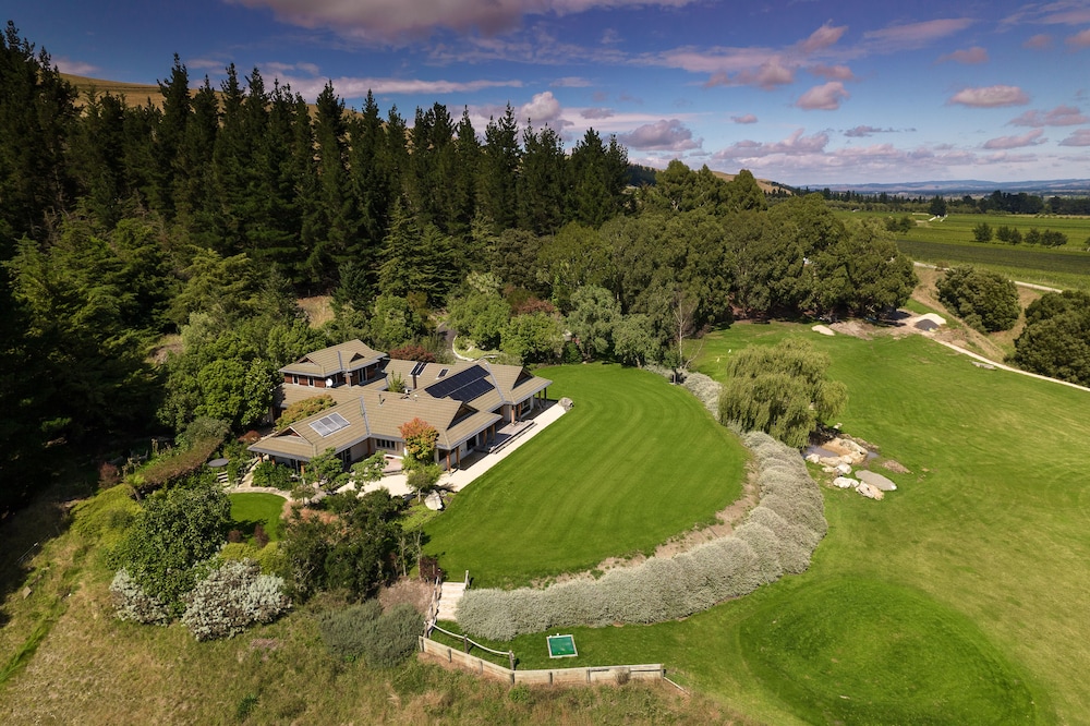 Kumiko's Guest House — 5-Star Luxury Hotel in Amberley, New Zealand