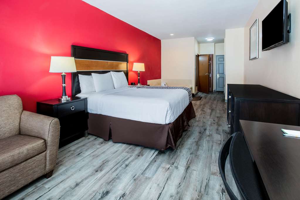La Quinta Inn & Suites by Wyndham Dallas Mesquite - photo 49