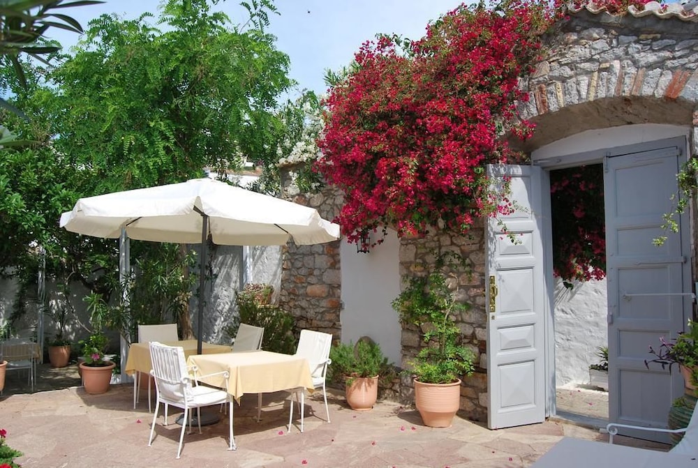 Miranda Hotel in Ydra, Greece