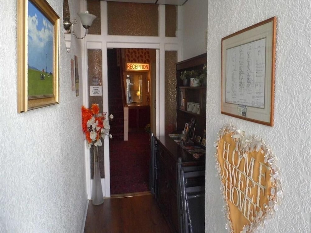 Pembroke Private Hotel — Blackpool — photo 2