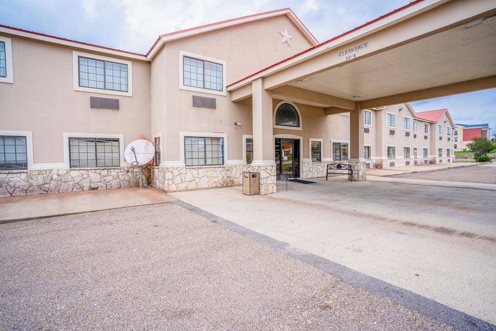 Texan Inn By Oyo Beeville Us 181 - featured photo