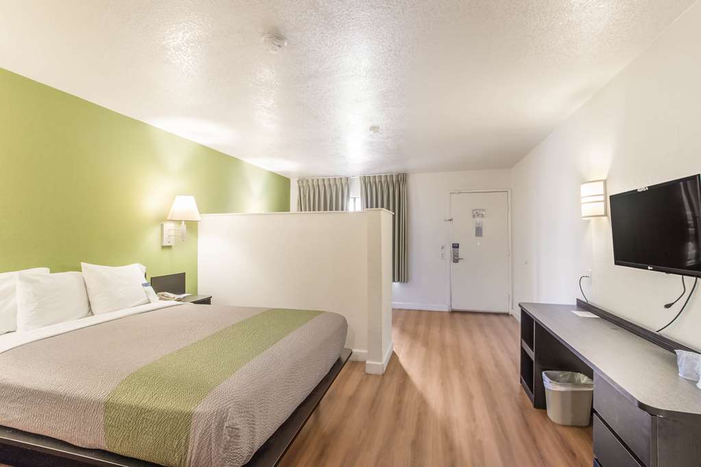 Motel 6 Hemet - photo 7