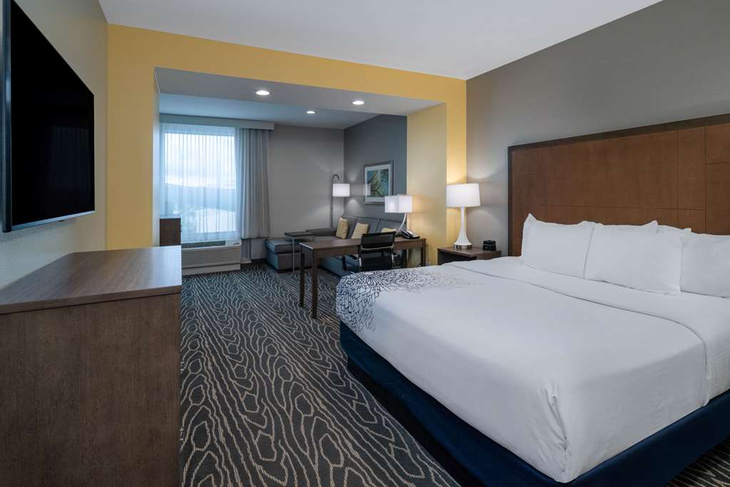 La Quinta Inn & Suites by Wyndham Tifton - photo 32