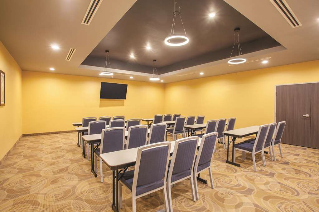 La Quinta Inn & Suites by Wyndham Morgan Hill San Jose South - photo 36