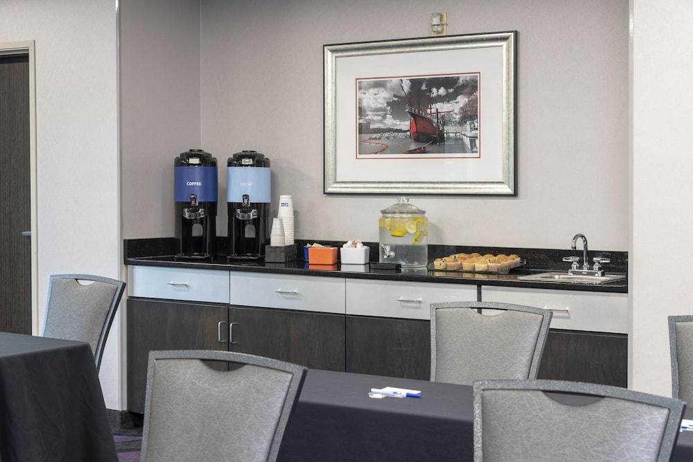 Holiday Inn Express Hotels & Suites Columbus Polaris Parkway by IHG - photo 48