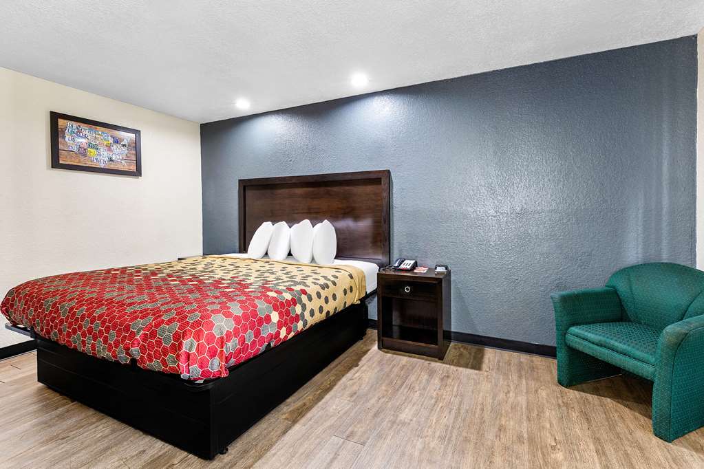 Econo Lodge Akron Copley Northwest - photo 18