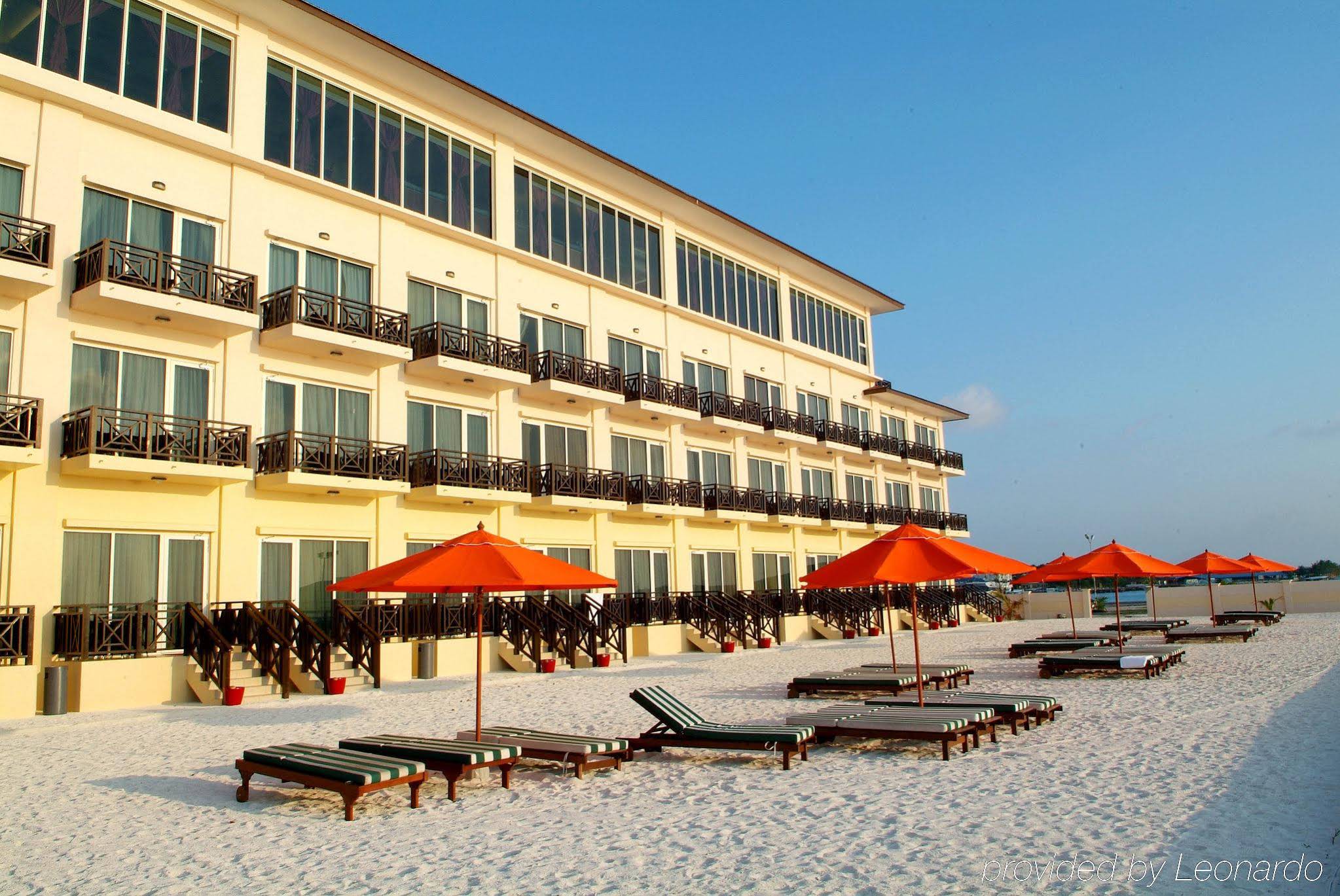 Hulhule Island Hotel