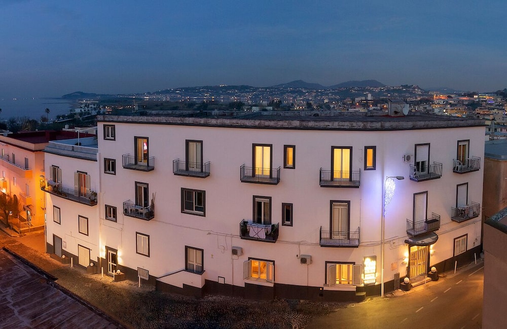 Naro Suites and Rooms in Bacoli, Italy