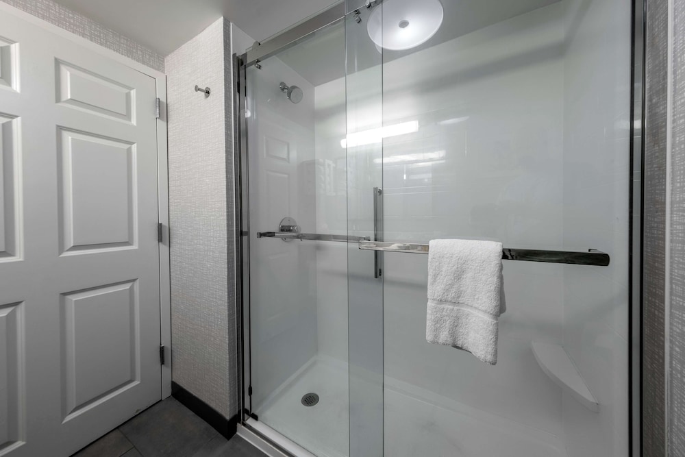 Hampton Inn Swedesboro Philadelphia - photo 32