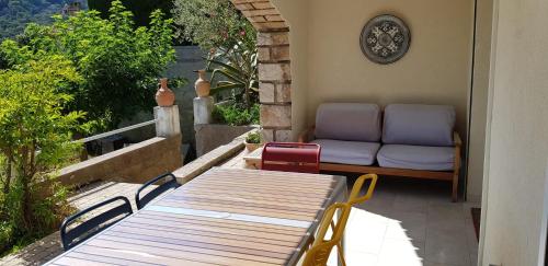 Bas Villa Vue Mer Centre Ville Paradis Calme — 4-Star Luxury Hotel in Hyeres, France