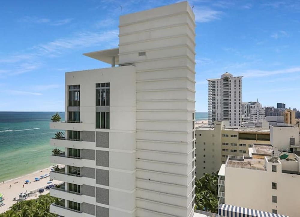 FontaineBleau Resort Ocean plus Bay View w Balcony - photo 5