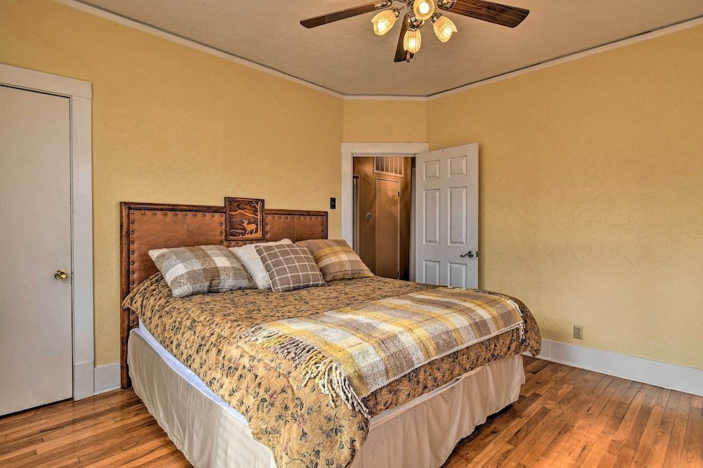 2 Mi To Oaklawn Casino Home with Peaceful Yard - photo 4