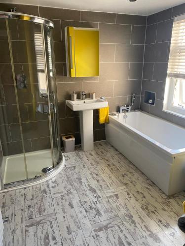 Llandudno 3 Bedroom Holiday Apartment in Town Centre — 4-Star Luxury Hotel in Llandudno, United Kingdom