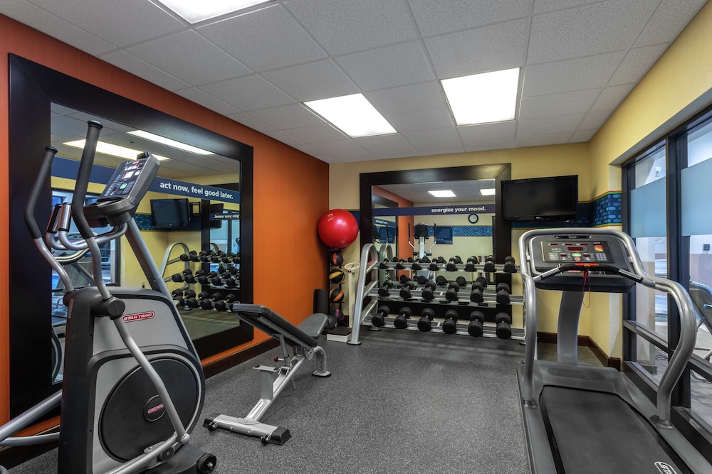 Hampton Inn Bedford - photo 32