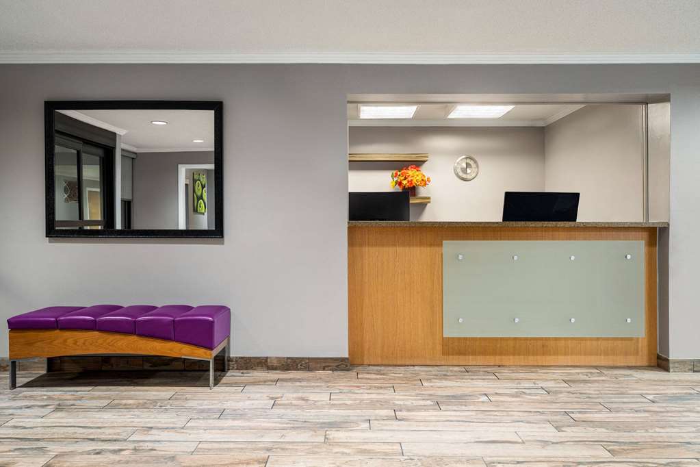 La Quinta Inn & Suites by Wyndham Chicago Tinley Park - photo 12