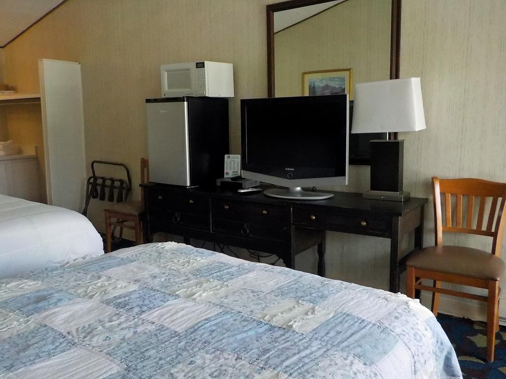 1St Interstate Inn - photo 15