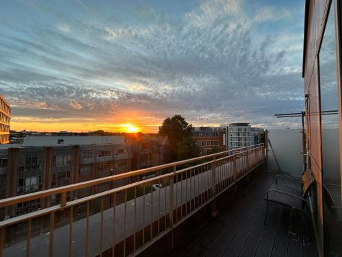 Spacious 2 Bedroom Penthouse Retreat — 4-Star Luxury Hotel in London, United Kingdom