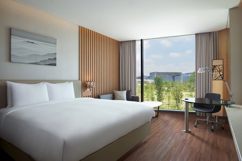Courtyard by Marriott Seoul Botanic Park in Seoul, South Korea