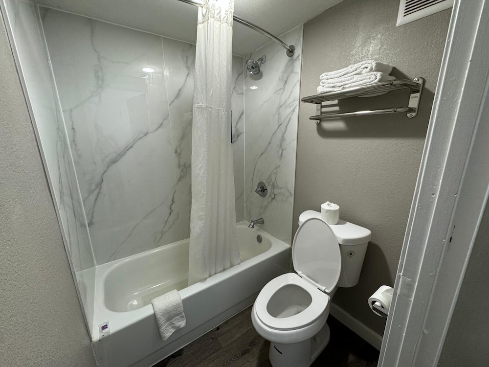 Motel6 Greenwood MS - photo 13