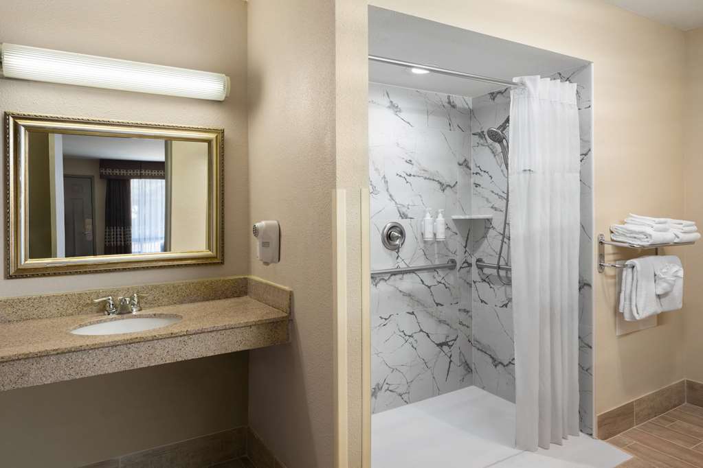 Days Inn by Wyndham Klamath Falls - photo 40