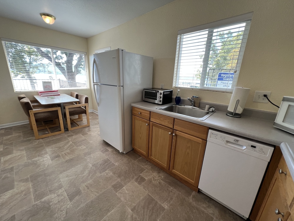 Clear Lake Cottages & Marina - photo 55