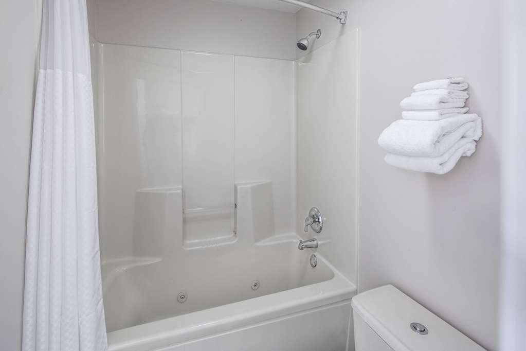 Baymont by Wyndham Cleveland - photo 11