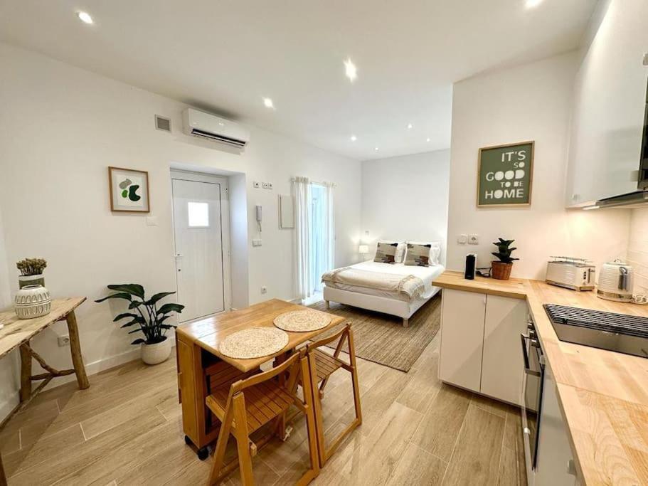 Cute Studio 2 mins from Beach — 4-Star Luxury Hotel in Nazare, Portugal