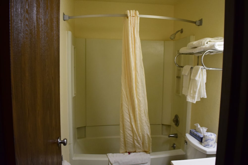 Super 8 by Wyndham Saginaw - photo 25