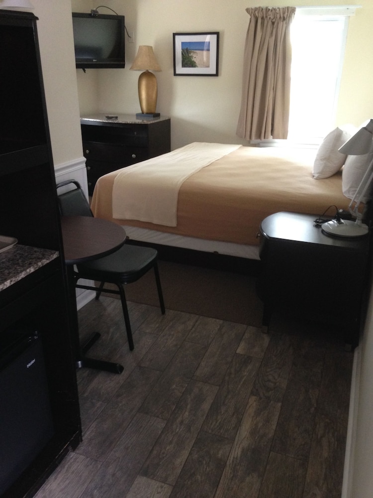 Shore Point Motel - photo 13