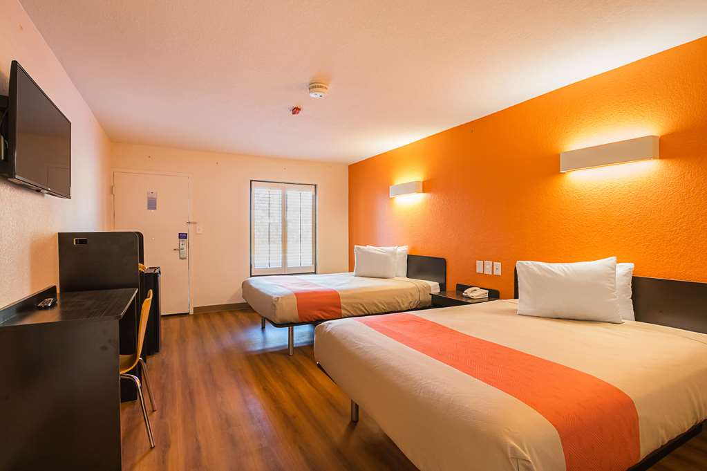 Motel 6 Savannah GA Midtown - photo 15