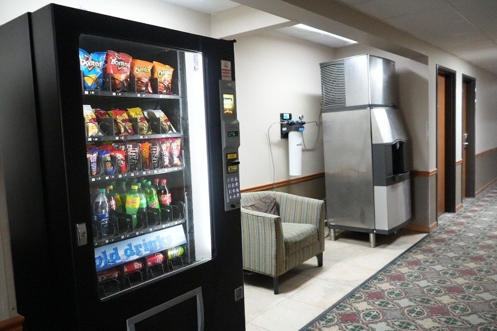 Watseka 24 Inn & Suites - photo 36