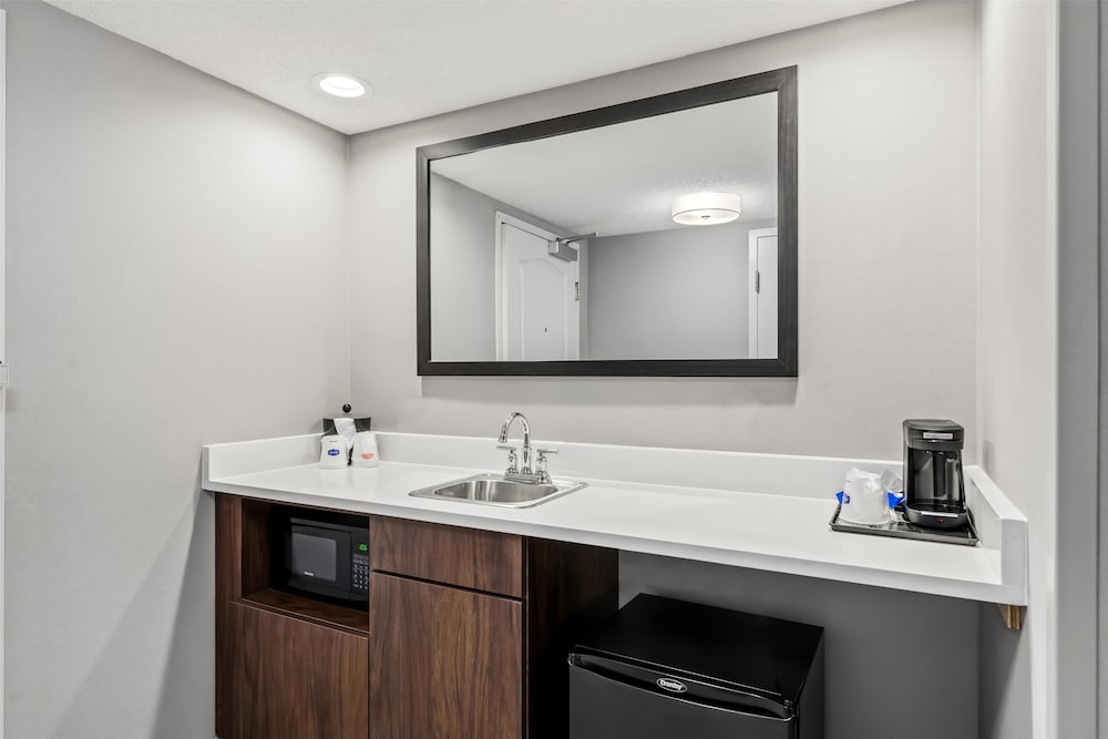 Hampton Inn & Suites Richmond Virginia Center - photo 22