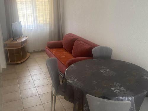 Apartments Danijela & Vlado Three Bedroom Apartment With Balcony and Garden View — 4-Star Luxury Hotel in Lopar, Croatia