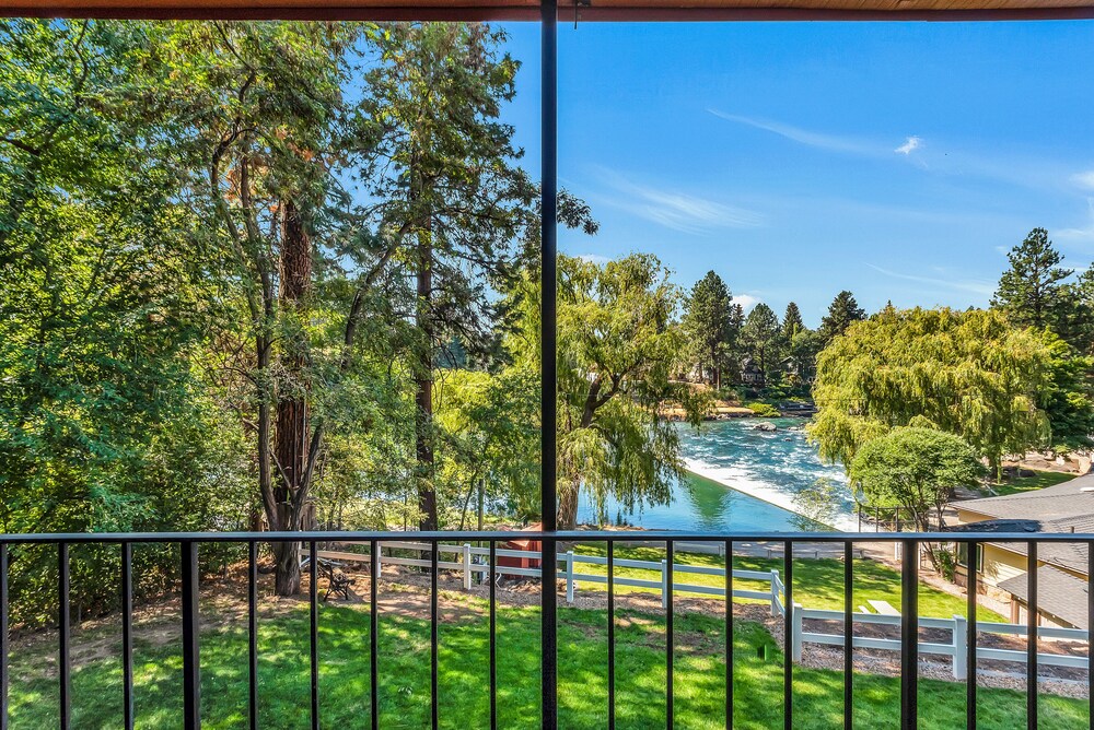 Bend Riverside Inn & Suites - photo 321