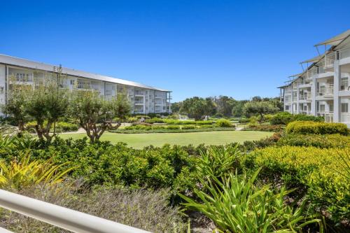 Garden View Apartment In Mantra Salt Beach Resort By Uholiday 2br 1br And Hotel Room Configurations Available — Kingscliff