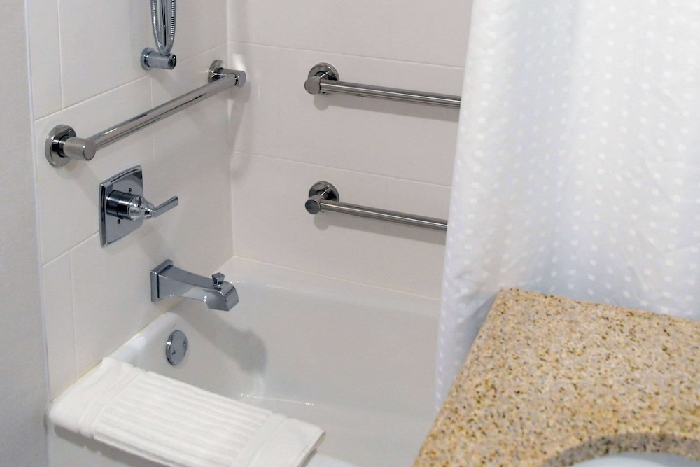 Comfort Inn & Suites NW Milwaukee - photo 33